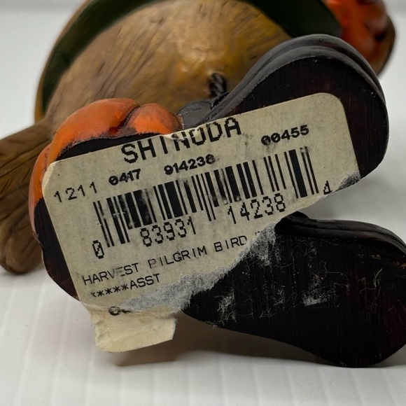 Thanksgiving Pilgrim Bird Figurines (set of 2) - Picture 6 of 13